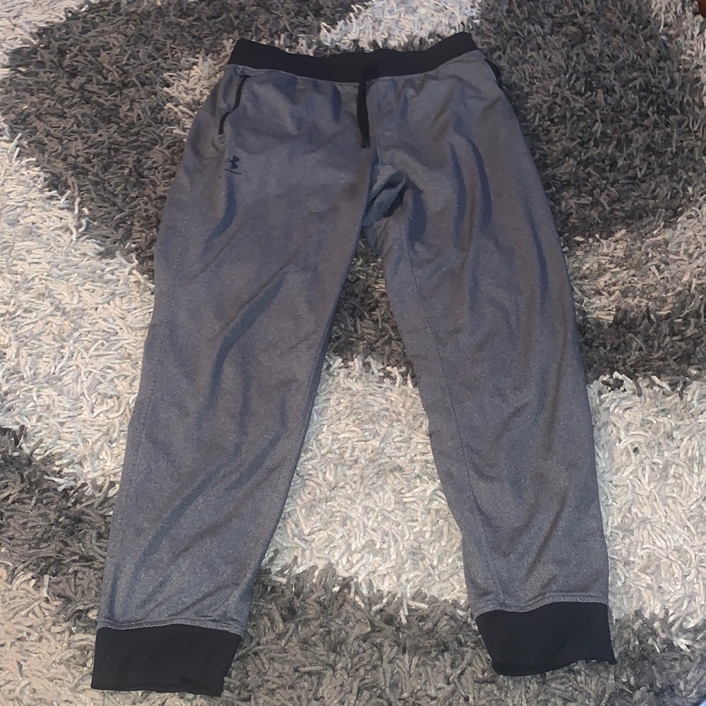 Under Armour Large loose fit gym pant side zippered pockets back pocket